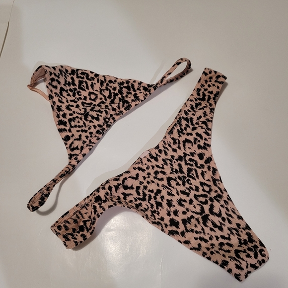 Victorias secret cheetah leopard print thongs - Picture 1 of 3